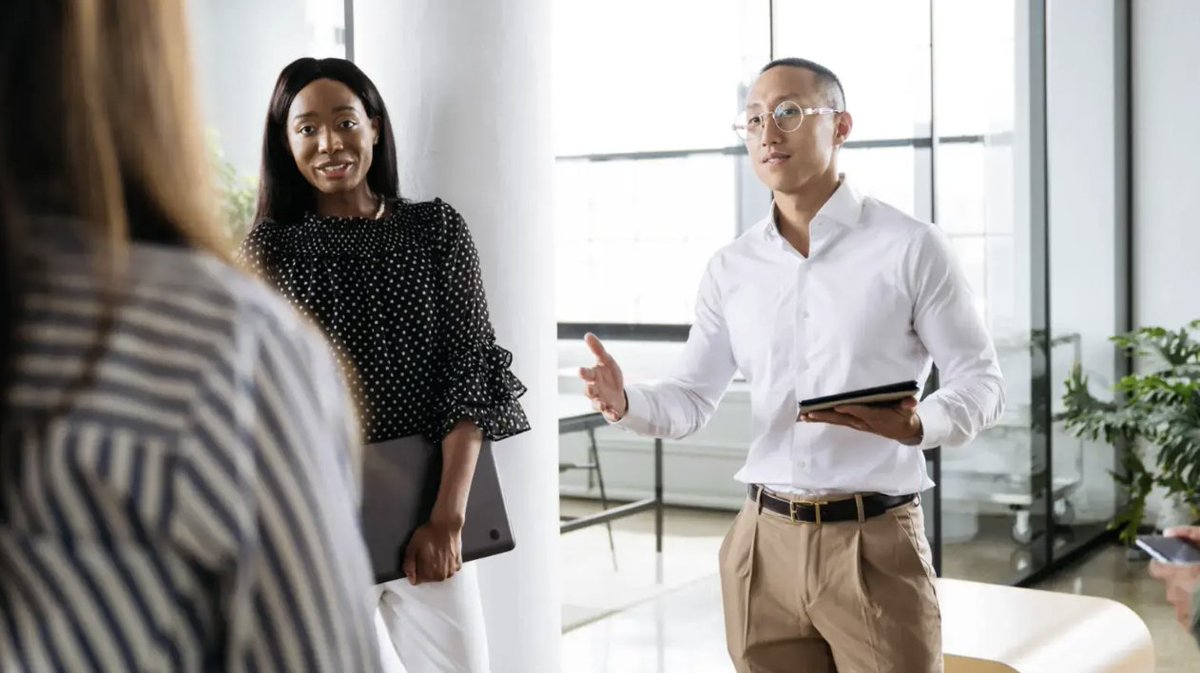 MJMorganGroup's tweet image. Recruiters in 2026 want how you think—not just what you’ve done. Show problem-solving, adaptability &amp;amp; growth. That’s what stands out. ow.ly/U7bv50YSzZn #JobSearchTips #CareerGrowth #InterviewTips #MJMorganGroup
