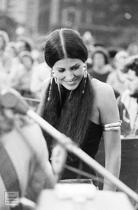 F3hvu6kKTYXcOAF's tweet photo. The days and nights, the seasons, the stars and the sun. When I see these transitions, I cannot help but think of something greater than myself,
I cannot help but think of the existence of something greater than man.
#RitaCoolidge #BOTD🎂
We're All Alone
https://t.co/Aqq5Y29D31 https://t.co/l6SpyFKWPY