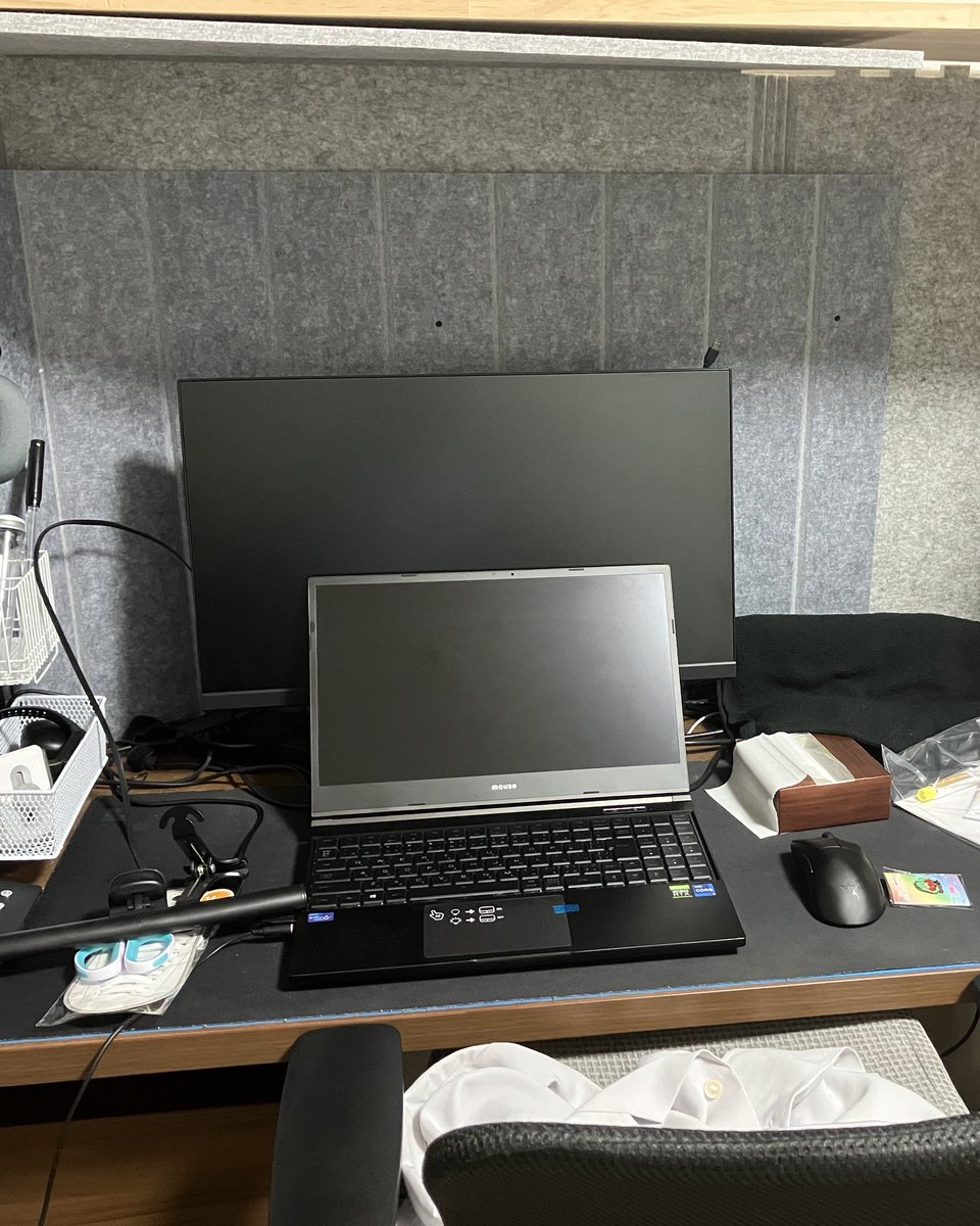 Kasasagi_17a8a's tweet image. #BeforeAfterみせて　
#desksetup 
タグお借りします！

一人暮らし始めたて ←→ 今