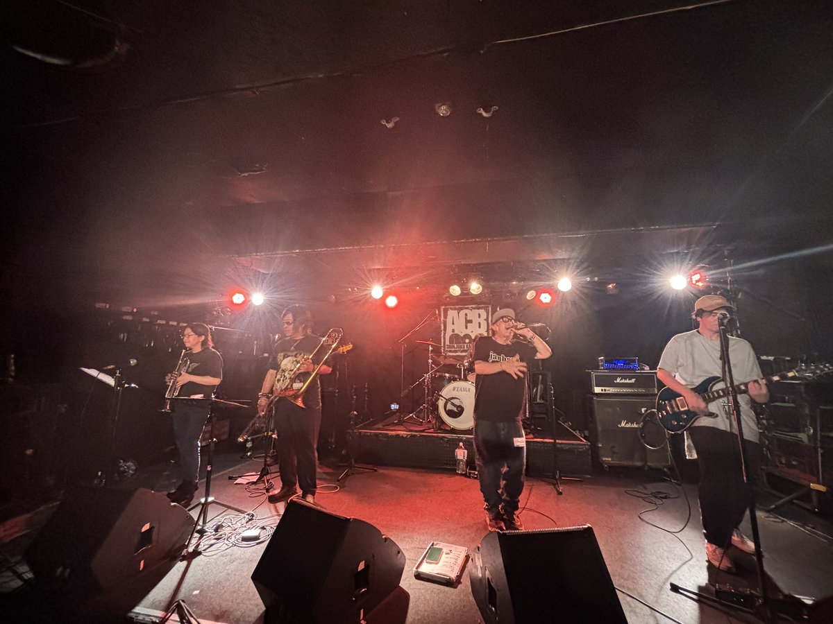 atsusa1209's tweet photo. 2026.5.1 MOOD pre.
『黄金前夜ハッチャケNight!!』 supported by ACB
GOOSE LAKEとChipper Junk Rat
見てきた✨
楽しかったけど…楽器弾いてないなーなんて思った😱
#GOOSELAKE #chipperjunkrat https://t.co/6apQTPZtg4