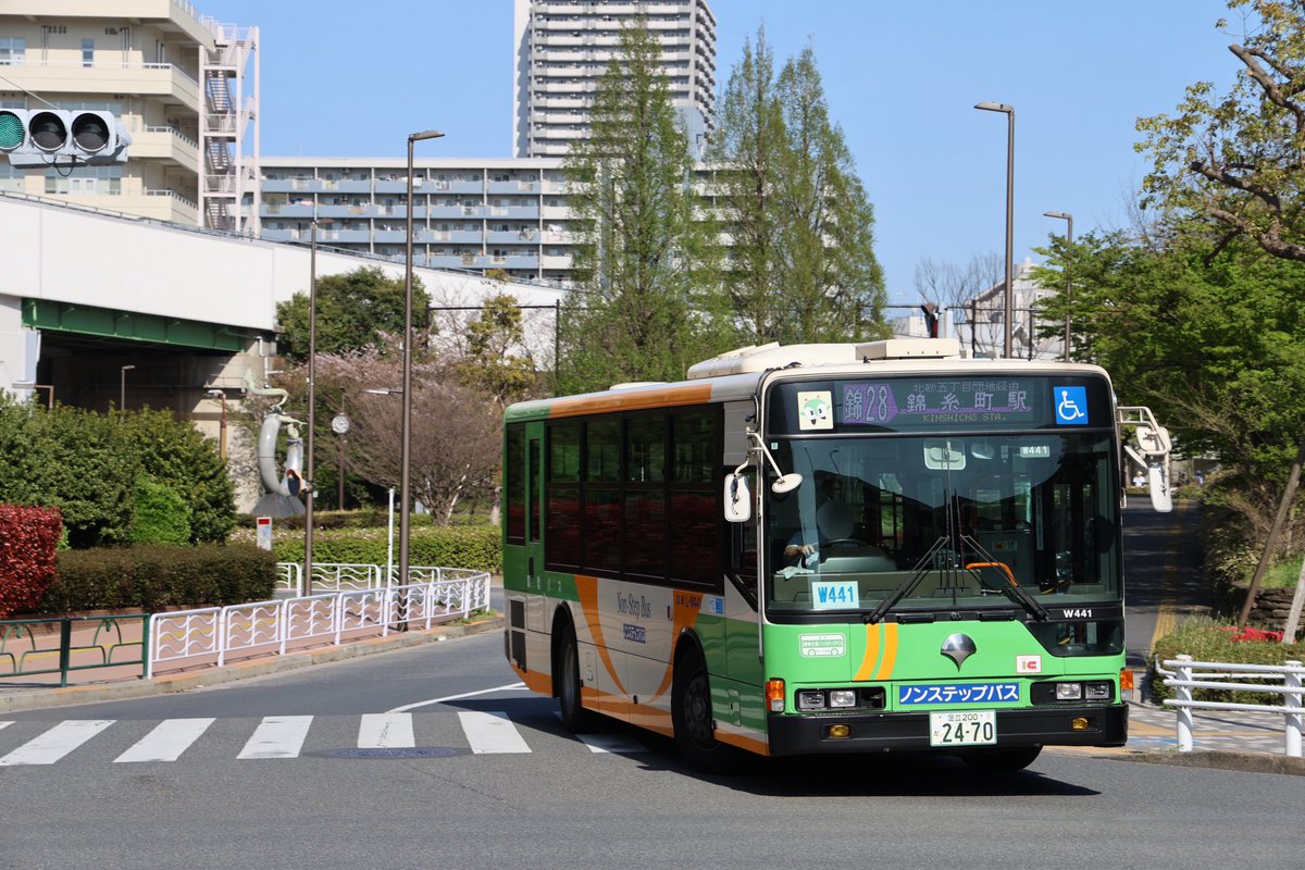 nsdm25's tweet photo. 都バスのダイヤ改正から約1ヶ月
移管された系統の一部
都04 Y-W472
錦28 L-W441
錦11 L-F619
急行06 J-L368 https://t.co/S7wPpP8yDH