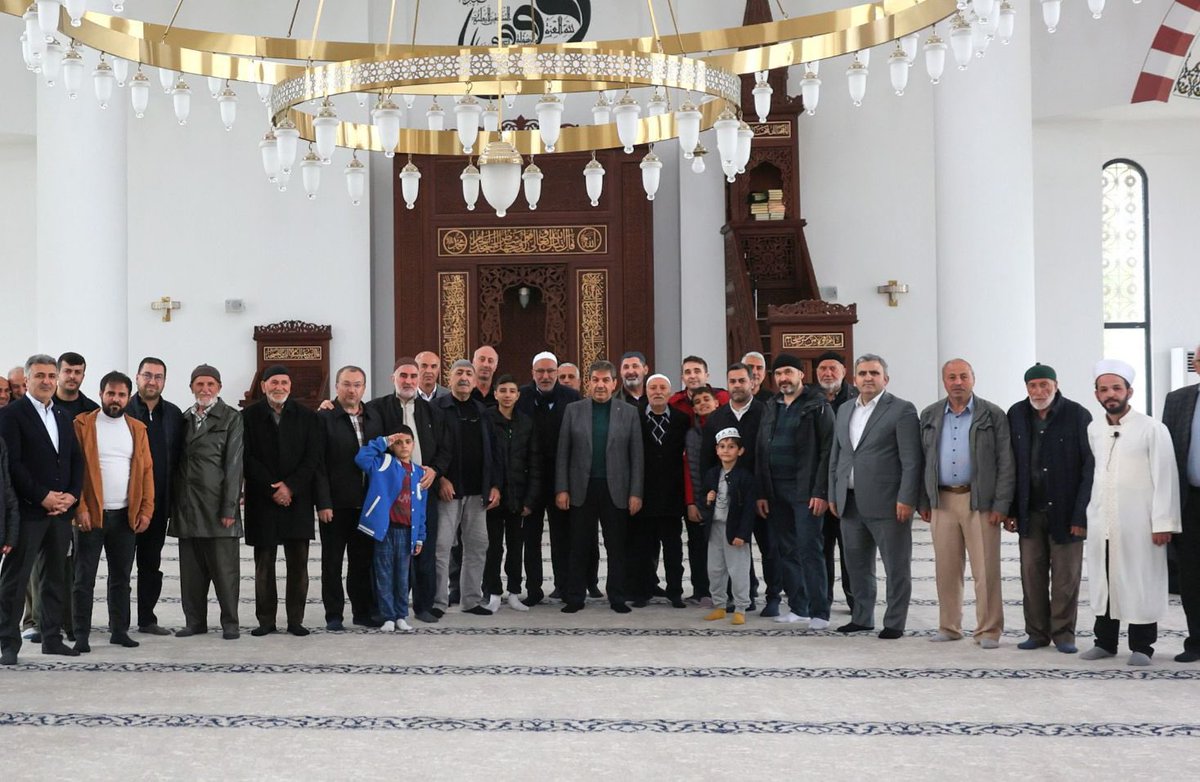 Bugün cuma namazımızı, yeni inşa ettiğimiz Ebussuud Efendi Camii’nde komşularımızla birlikte kıldık. Rabbim birliğimizi ve huzurumuzu daim etsin.