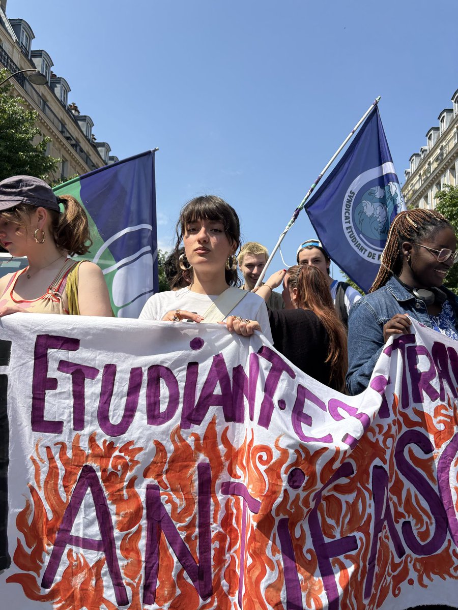 L’Union Étudiante tweet media