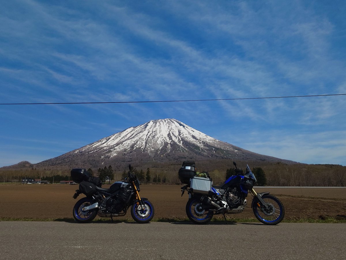 ka303E's tweet photo. 【GW3日目】
羊蹄山がとっても美しかったです✨️
洞爺湖の反射がきれいでした！

きのこ王国でなめ茸ゲット→クッキーを買うためだけに砂川経由で層雲峡へ。

層雲峡で風のいたずらに遭いまして、旅の思い出傷を持って帰ります…

昨日の走行距離：171km
今日の走行距離：364km https://t.co/TxaYIXzpnv