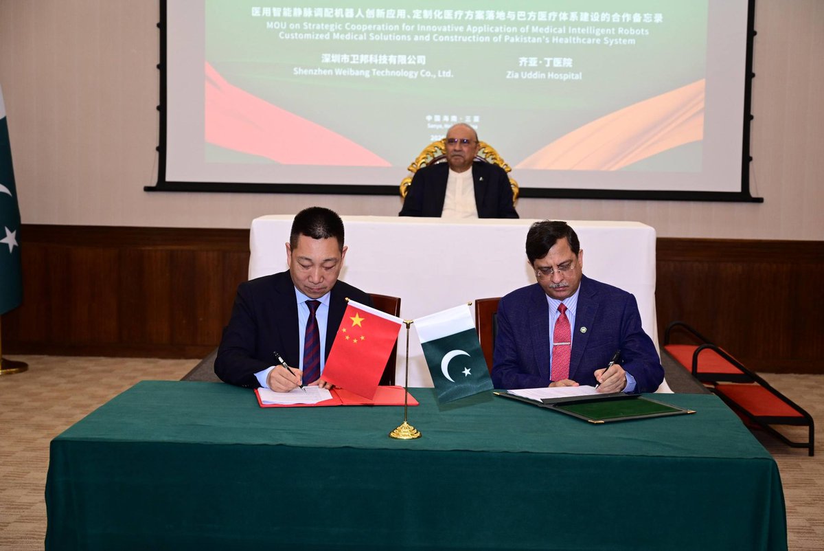 geonews_english's tweet image. Pakistan, China sign joint venture deal, MoUs to boost 'practical cooperation'

📷: Facebook/PresOfPakistan

Read more: geo.tv/latest/662423

#GeoNews