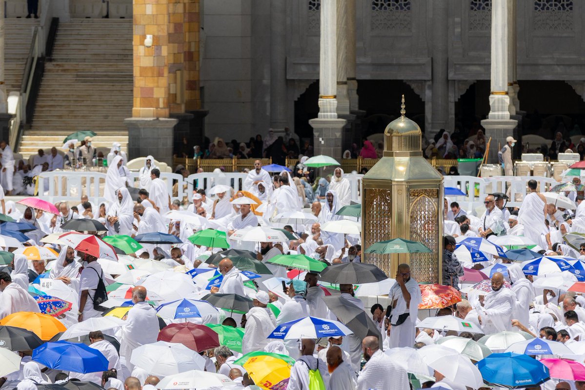 SaudiNewsFR's tweet image. 📸 Énormément de fidèles et de pèlerins présents à la mosquée sacrée de #Makkah 🕋 pour le sermon et la prière du vendredi sous une organisation méticuleuse et exceptionnelle des services de sécurité.