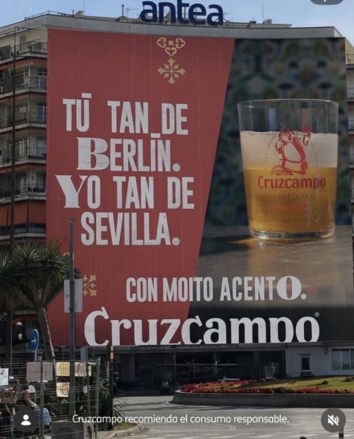 Se trataba de hacer publicidad, <a href="/Cruzcampo/">Cruzcampo #ConMuchoAcento</a>, no de tirarlos al suelo y machacarlos 😂