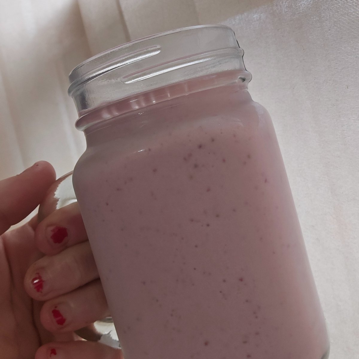 AbbieBFAdvocacy's tweet image. Yummy strawberry smoothie for  #breakfast 🍓🍌 #smoothie