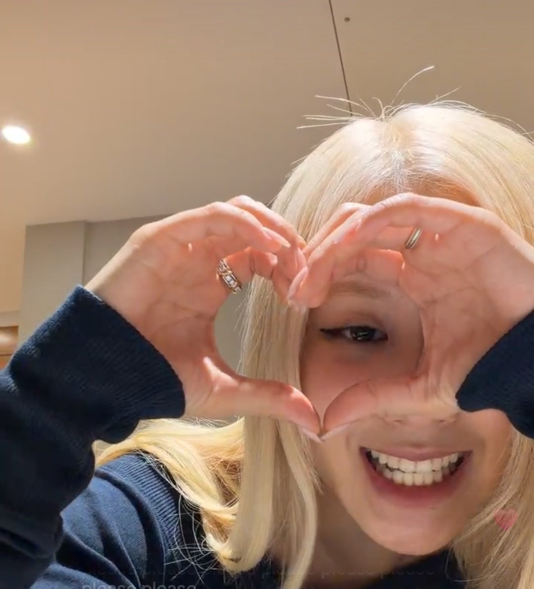 rosie✨️ tweet media