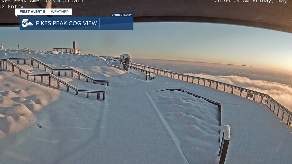 KOAA's tweet image. Clear skies and feet of fresh snow that were needed on top of Pikes Peak! ❄️

Not a bad sight to wake up to. 

#cowx #colorado #pikespeak
