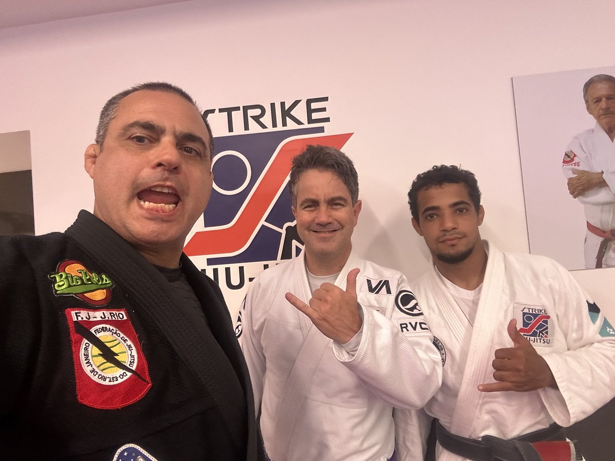 MuzioDeAngelis's tweet photo. A Private Class número 8️⃣8️⃣ do Dr. Cristiano foi pra conta!!
SG: BITO Mestrinho!!
#strikejiujitsu https://t.co/Z00BuK2932