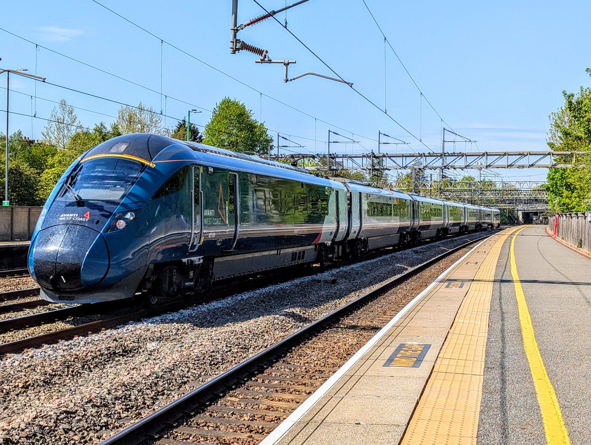 DownOnTheStour's tweet photo. HST mayβve been the main event, but Tamworth always delivers π₯
66726 on a container, GWR 165 from Donny & 67023 storms back to the ECML π
#DOTS #trainphotography #railwayphotography #class67 #shed #class166 #evero https://t.co/DpTQwxcOHB
