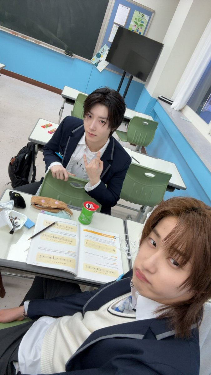 🦷 tweet media