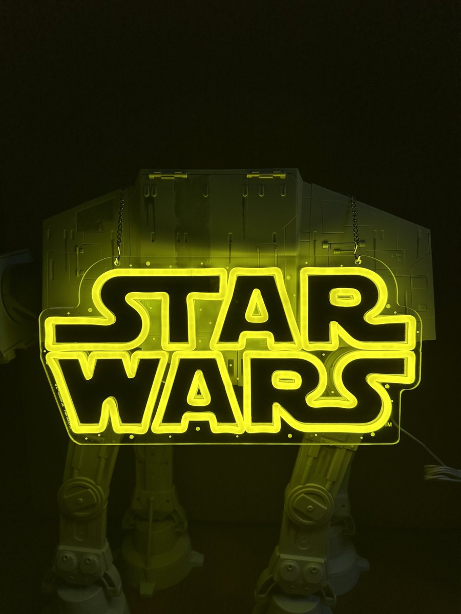 今回朝イチで来た狙いの品はコチラ、スター・ウォーズLEDネオンライト