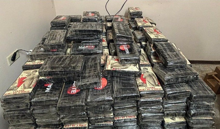 narcodiario's tweet image. Esta #cocaína de STALIN y MARTE apareció a la vez en aguas de #puertorico y en #Colombia . Los logos la vinculan con el ELN . Toda la info y el VÍDEO 📹 , en
narcodiario.com/2026/05/los-lo…