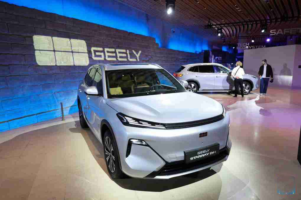 thandojo's tweet image. Geely Auto launches two #electric #SUVs in #Paris
Geely Auto officially launched two electric SUVs, the Starray EM-i and the Geely E5