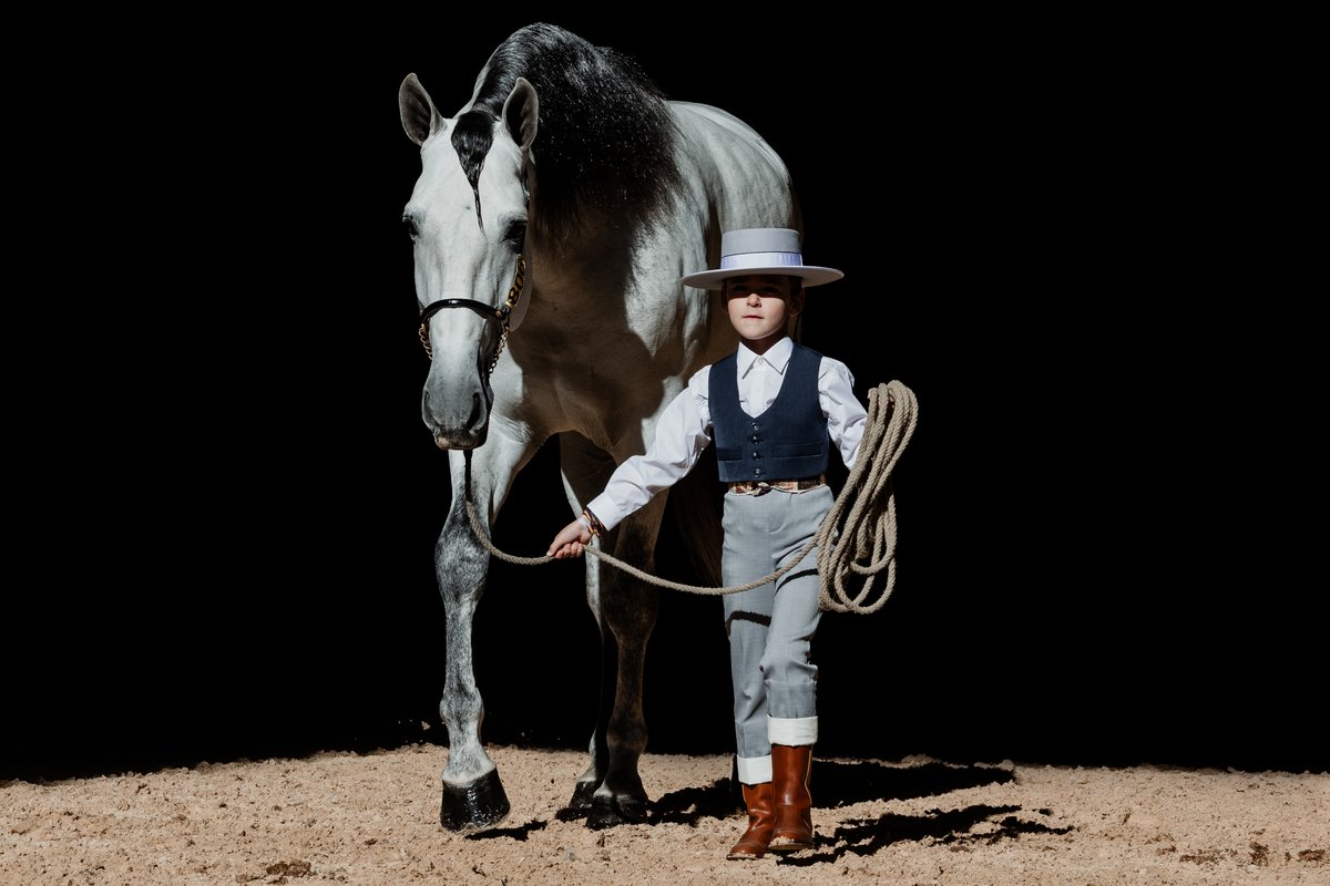 SICABOficial's tweet photo. El futuro de nuestra tradición camina con paso firme 👏🏻

El amor por el caballo español es una forma de vida, y esta imagen es el reflejo exacto de ese sentimiento ♥️

📸 @almeda_renes_fotografia https://t.co/05ERfcC8OT