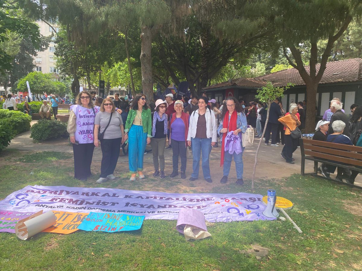 Patriyarkal Kapitalizme Karşı Feminist İsyanımızla Alanlardayız!!!
#1Mayıs2026
#1Mayıs
#YaşasınFeministMücadelemiz