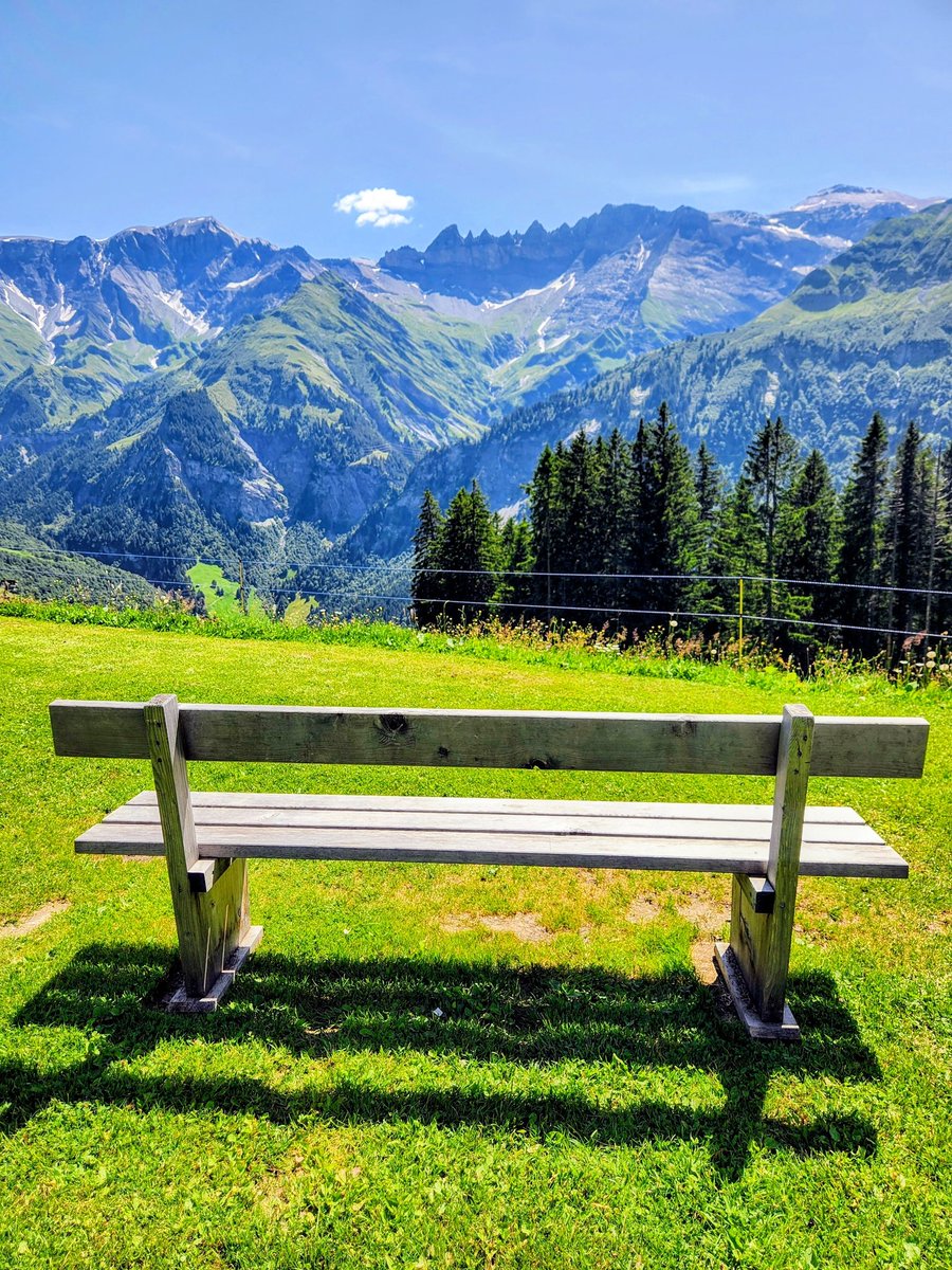 HikingSwitzerland tweet media
