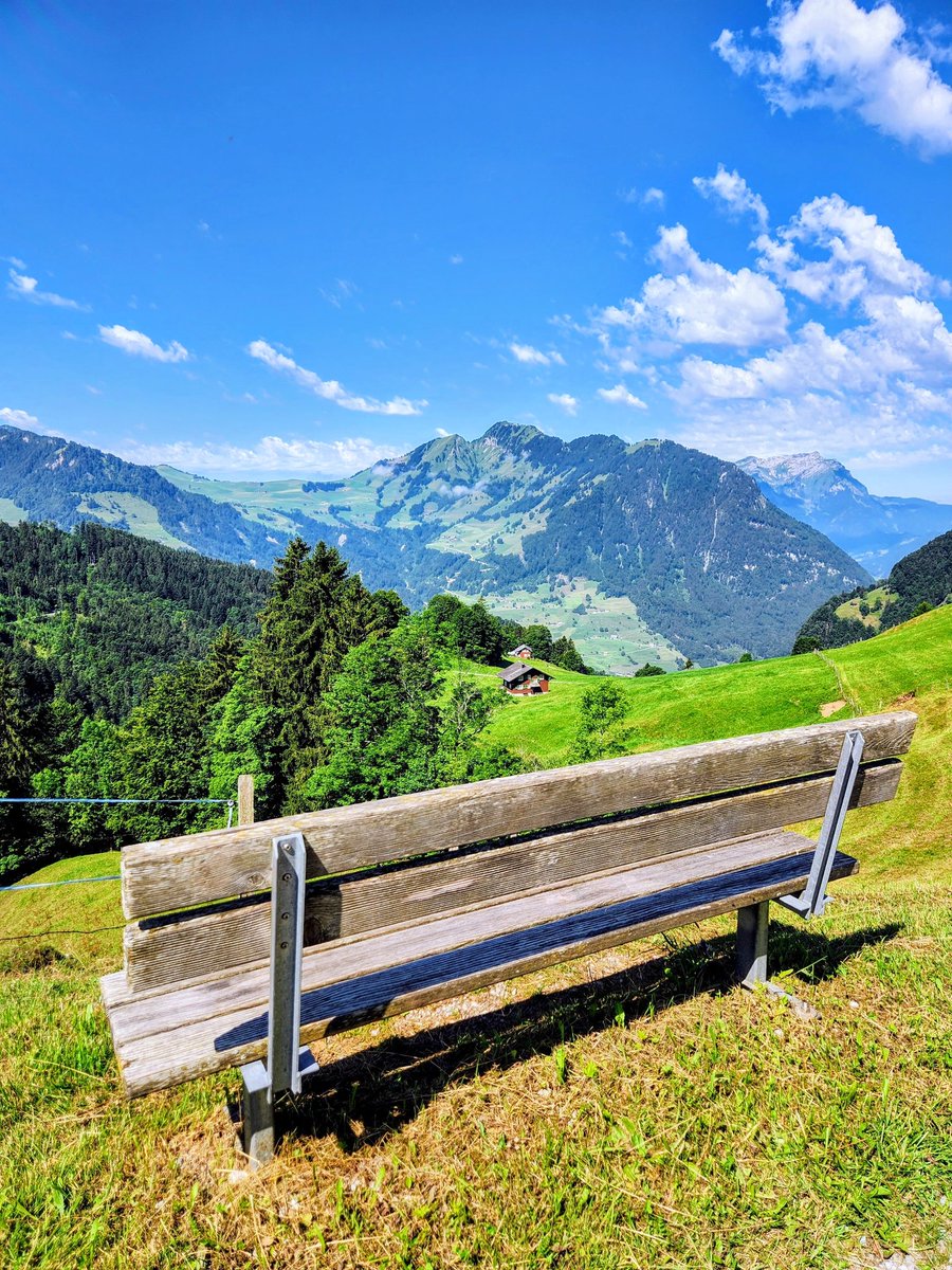 HikingSwitzerland tweet media