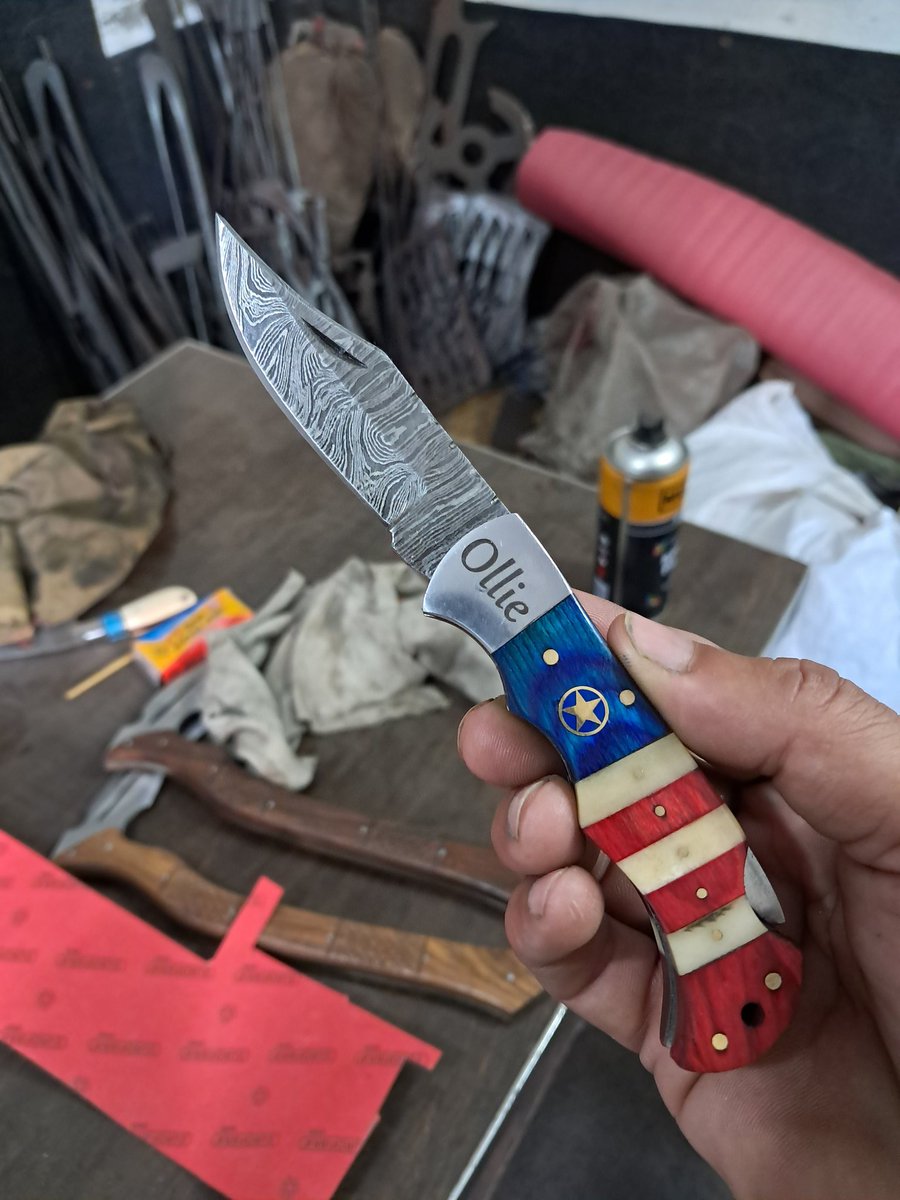 EDCCARRY1's tweet photo. A beautiful personalised folding pocket knife is ready to be shipped to Ollie 🔪✨
Crafted with precision, premium materials, and a custom engraving that makes it truly one of a kind.
Want your own custom knife with your name, initials, or logo?
DM now to order yours 📩 #USA https://t.co/1VEyRkBIcA