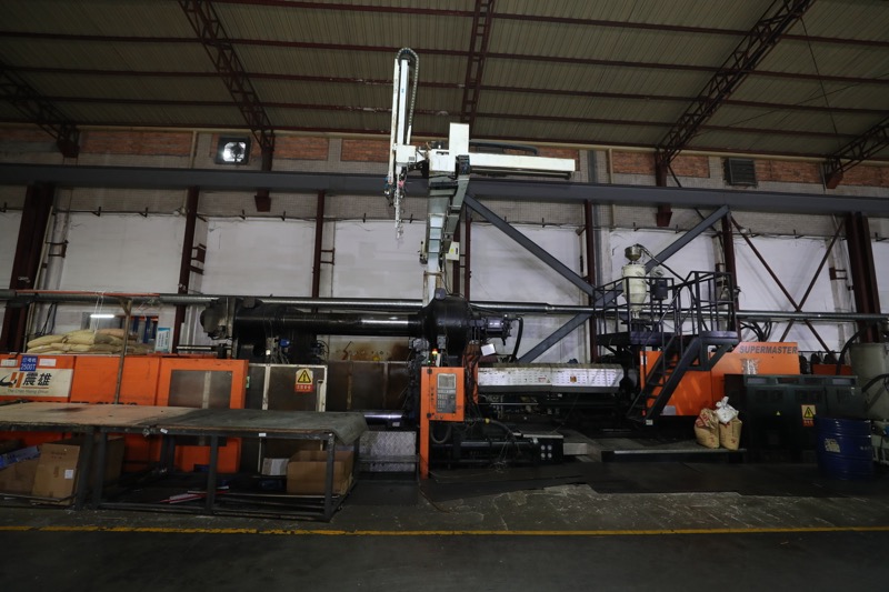 yijiang202603's tweet image. 🏭 Our skilled team &amp;amp; advanced equipment deliver high-precision molding solutions, from mold design to quality checks for global industries.#InjectionMolding #PrecisionWork #FactoryEquipment #Manufacturing #QualityFirst