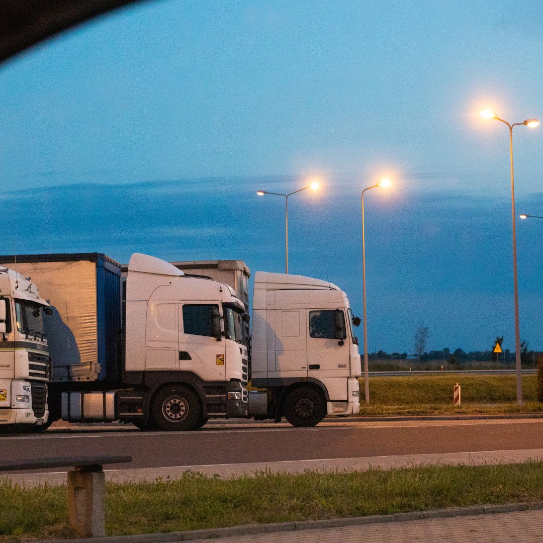 HansonTrucking's tweet image. Let us take the stress out of logistics so you can focus on what matters most. Contact us today to get your shipment on the road! 

#HansonTruckingCompany #Truck #DumpTruckServices #ProduceTransportation #Commercial #ClimateRegulatedTruck #SandTransportation #GravelTransportation