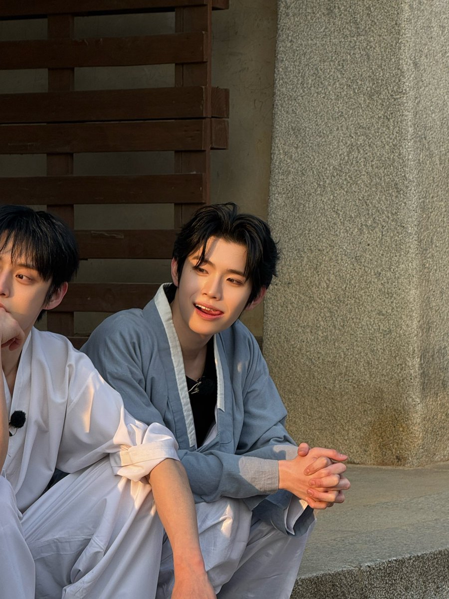 죽이 tweet media