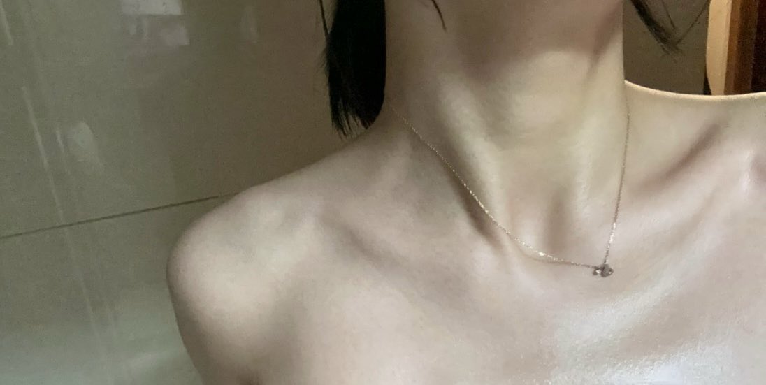 我渴的时候会喝很多水 tweet media