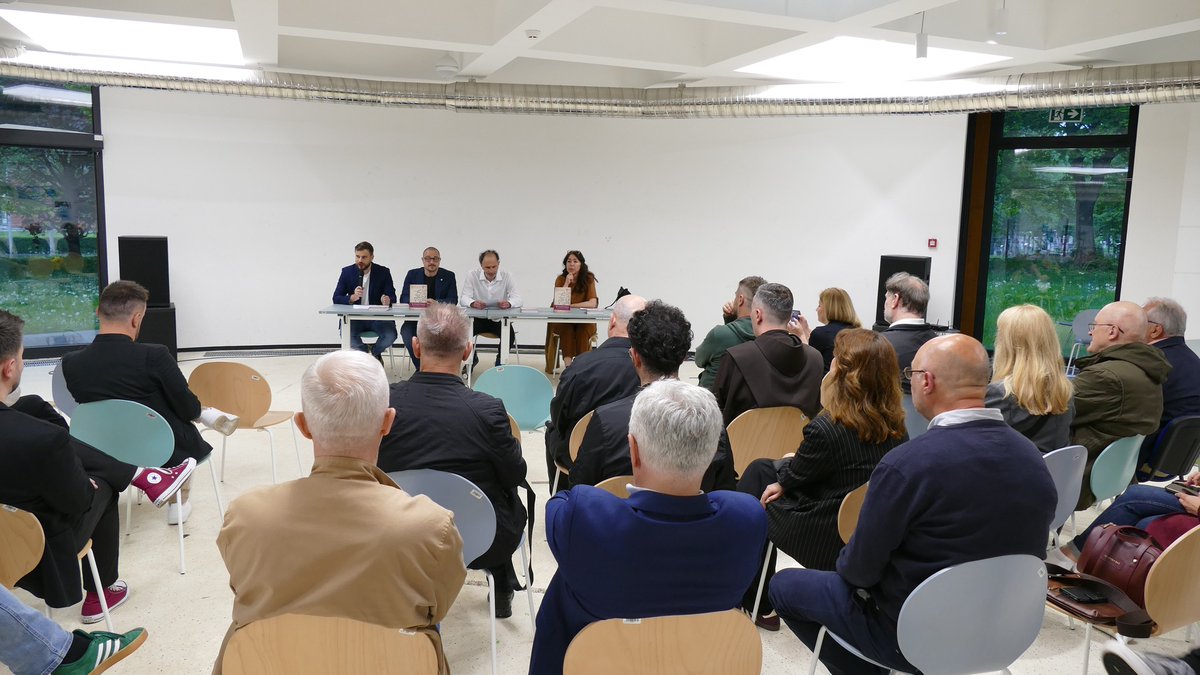 U Sarajevu je 29. aprila održano predstavljanje moje knjige “Viteštvo u srednjovjekovnoj Bosni”. Promociju su inicirale i priredile kolege iz Književnog kornera. Hvala svima koji su prisustvovali i podržali moj dosadašnji rad. Nadam se da se vidimo uskoro nekom drugom prilikom!