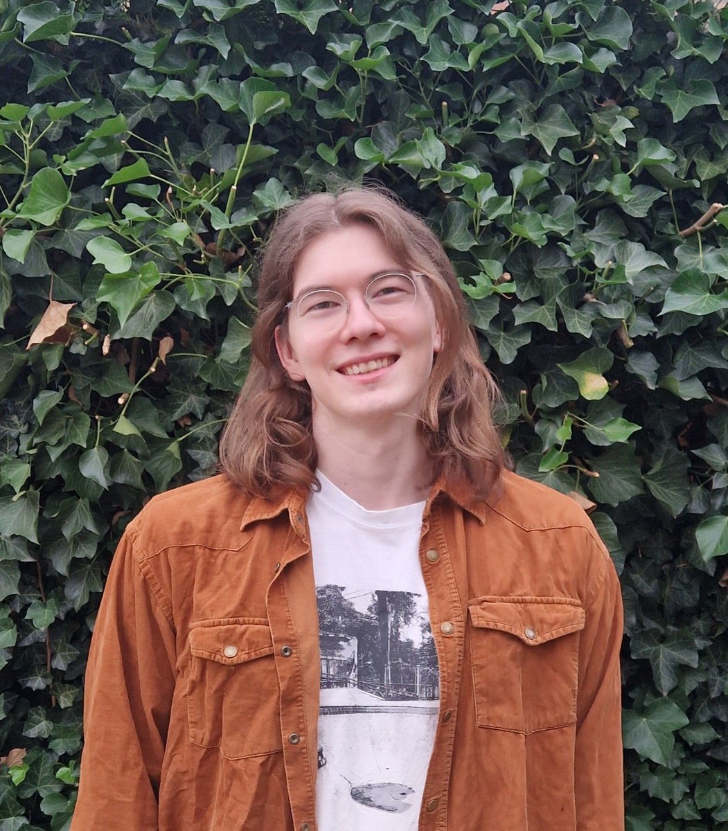 neuronanotechDN's tweet photo. Meet Leonard Tinius🖐He is a MSCA @neuronanotechDN doctoral candidate at @UniOslo! He works on biophysical modelling of electric and magnetic signals and stimulation, to uncover how changes in neuron properties shapes brain dynamics. #MSCA #NeuroNanotech #HorizonEurope #EUfunded https://t.co/OaxTvNSRTj
