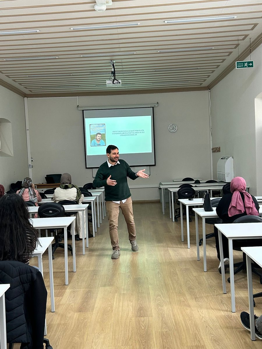 OkanTiring's tweet photo. Dün Fatih Sultan Mehmet Üniversitesi’nde kıymetli hocam Doç. Dr. Çiğdem Yavuz Güler’in daveti ile PDR 2. Sınıf öğrencileri ile “İlkokul Psikolojik Danışmanları” üzerine konuştuk. Gündemdeki sorunlar ve neler yapılabileceği üzerine tartıştık. https://t.co/TtMrojPriN
