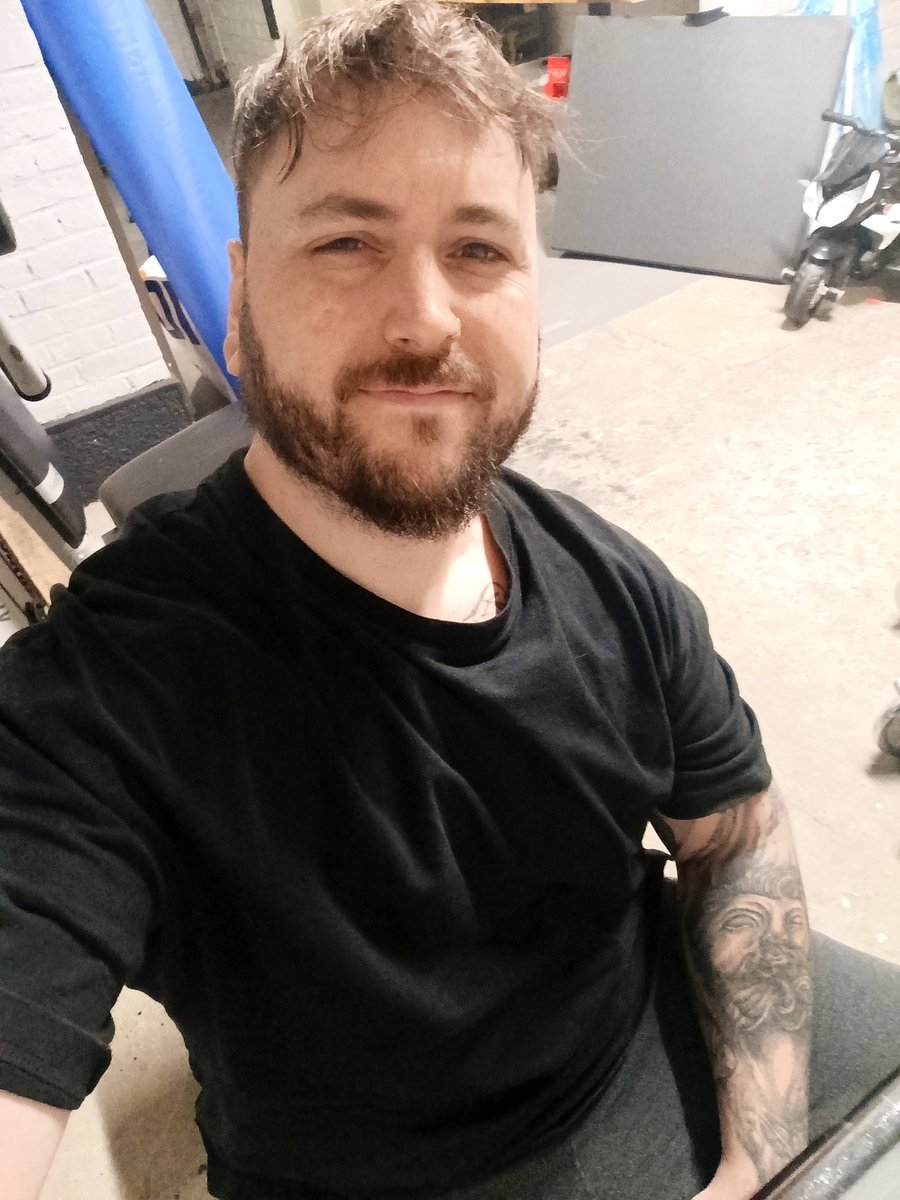 Hormain's tweet image. 1er mai férié… mais pas pour les épaules 💪
On a lancé la journée avec un bon #Training
Et vous, programme du jour ?