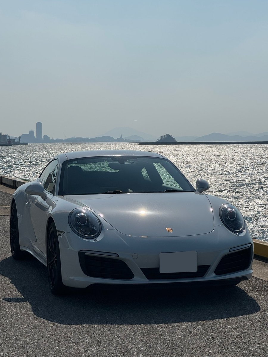zeto4rou's tweet photo. 納車されたての911と。。
福岡の須崎埠頭で写真撮影！
いい感じです

四駆ならではの一文字ライトがイカつくて好き
#ポルシェ
#車好きと繋がりたい https://t.co/sdGDWW3Art