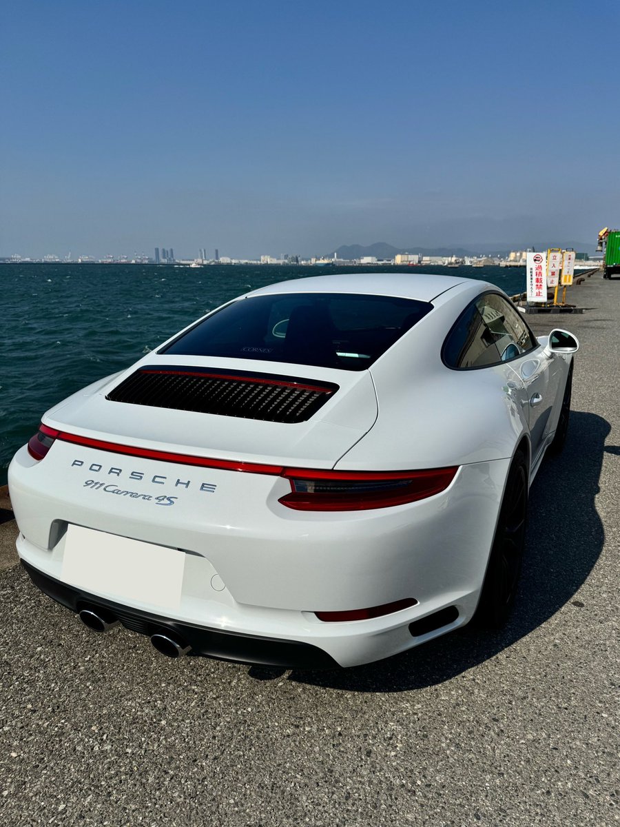 zeto4rou's tweet photo. 納車されたての911と。。
福岡の須崎埠頭で写真撮影！
いい感じです

四駆ならではの一文字ライトがイカつくて好き
#ポルシェ
#車好きと繋がりたい https://t.co/sdGDWW3Art