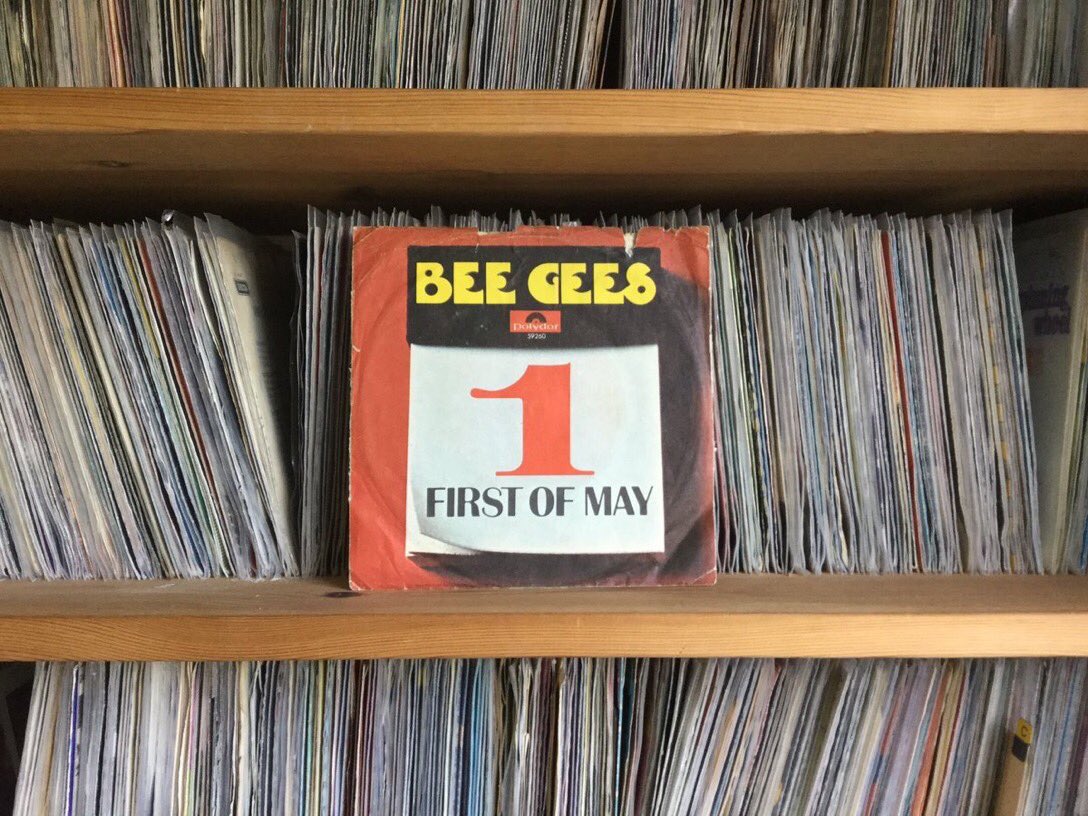 OMWtje's tweet image. Deze single kan vandaag niet ontbreken. ‘First of May' was nog net in mei 1969 een #Top40 hit voor de BeeGees. 1 mei was overigens de geboortedag van Barnaby, de hond van zanger Barry Gibb. youtu.be/yGxDx8ftX1I?si…