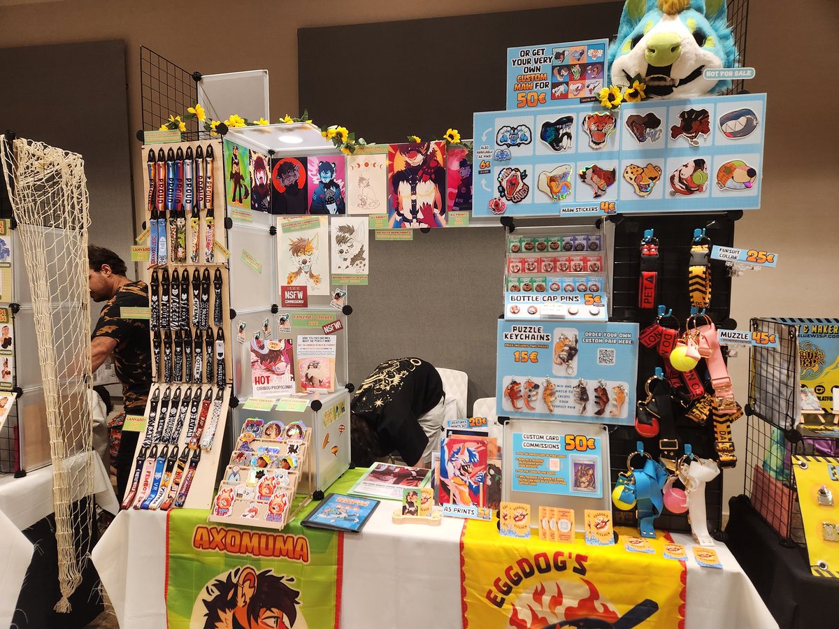 TozzMutt's tweet photo. Ibercon Dealers Den is open!! Come visit @axomuma and I 🥹 https://t.co/KdXwBTFgWy