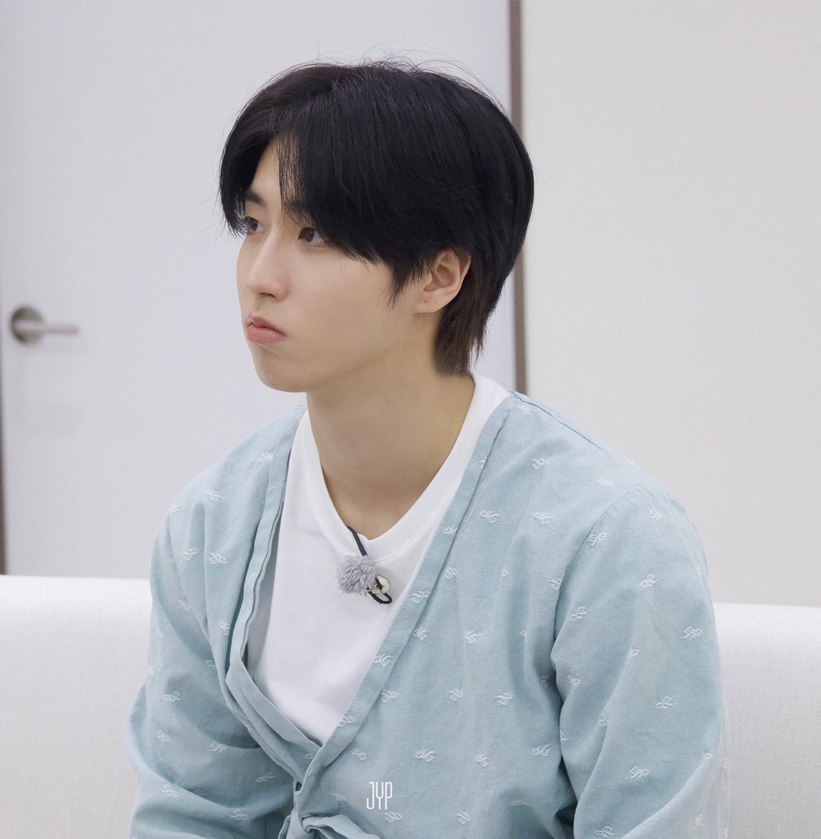 #필쳌 수면내시경 고백 썰 필쳌이 떠오름.

🐥: 혹시 누구신데 여기...
🐿: 아 예 지나가는 간호사요.
🐥: 죄송한데 제 이상형이셔서...
🐿: 그 이야기 어제 들었으면 참 좋았을 텐데, 제가 남친이랑 싸웠거든요.
🐥: 어... 남친 있으세요?
🐿: 네 좀 잘생겼는데 바보인 애요.

근데 이제 전 날 싸운.