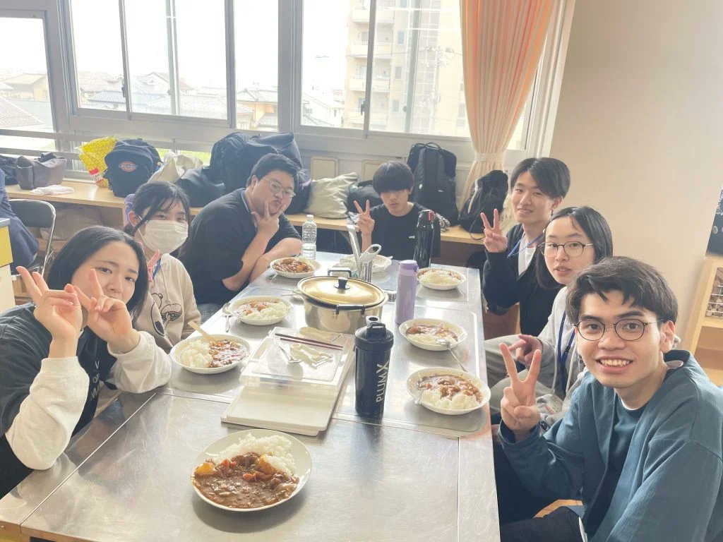 wm_cocoro's tweet photo. 福祉心理・大学科の学生が１・２年生合同で交流会🎉

一緒にレクリエーションしたり、カレー作ったり楽しく交流♪
カレーめっちゃおいしそう…🤤🍛

https://t.co/Ie4UgZyubX https://t.co/pGQlnfKaG3