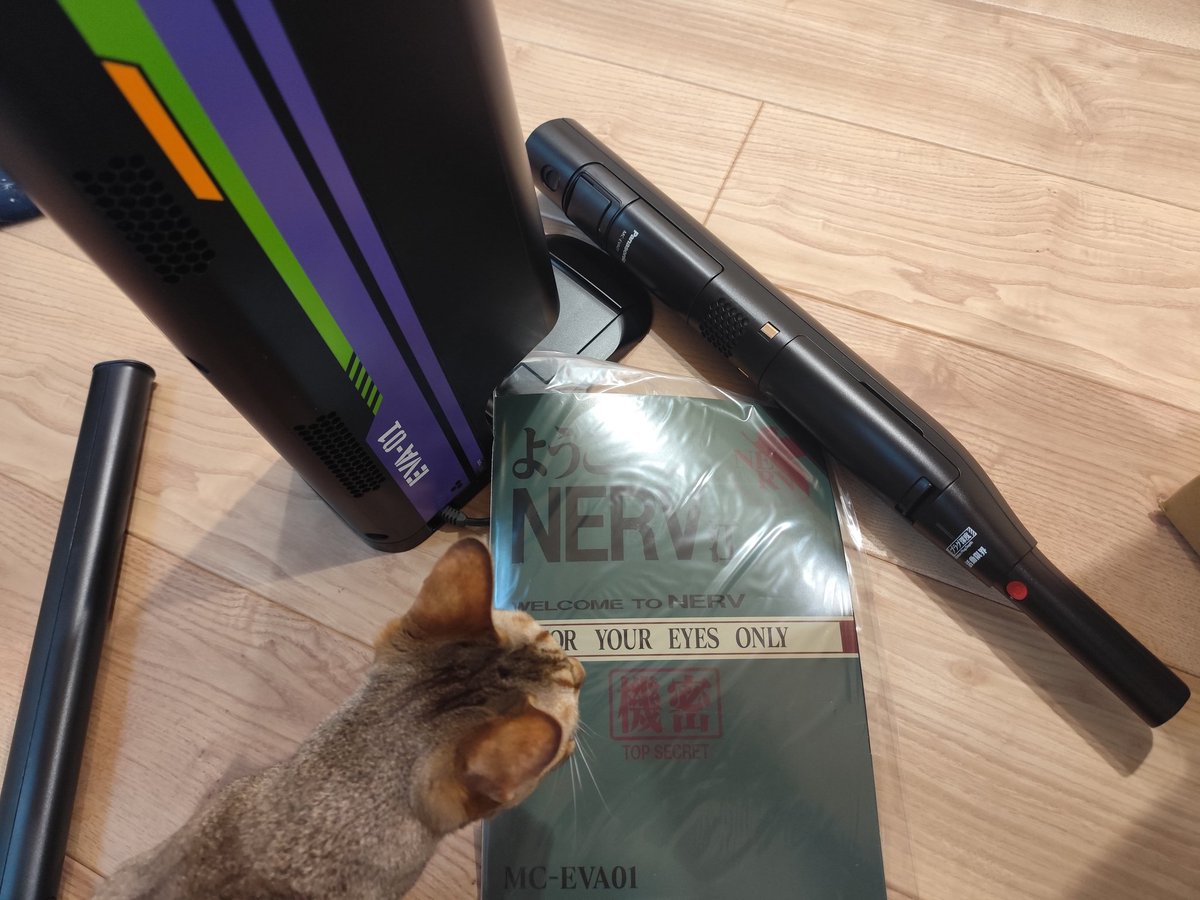erawinee's tweet photo. 久しぶりになんとなく投稿。

発売開始と同時に購入していたパナの掃除機をようやく開封。ようこそNERV江されました。 https://t.co/C0UcHi7OL9
