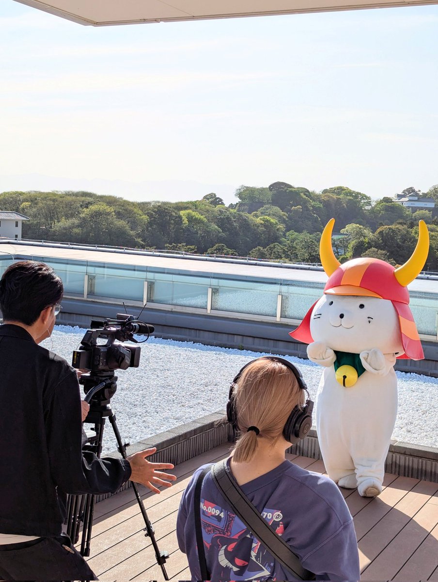 hikonefc's tweet photo. 関西テレビ「ちゃちゃ入れマンデー」の撮影が彦根で行われ、ひこにゃんも出演しました！
今回は、「奈良＆滋賀＆和歌山 もう“じゃない方3県”なんて言わせない！SP」ということで、今年誕生20周年を迎えたひこにゃん自らその魅力をPRしました✨
ぜひ放送をご覧ください👀
📺️ 5/5（火）夜7時〜放送 https://t.co/YWgtgiTjaR