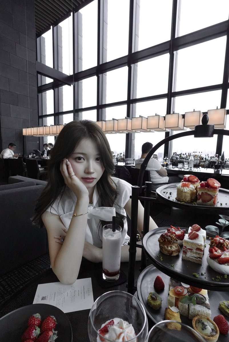 yaziluv_'s tweet image. 新しいセットアップおろしてアフヌン🍓♡
さすがにいちごドカ食いはできなかったけど大満足
#eimyistoire #gift
