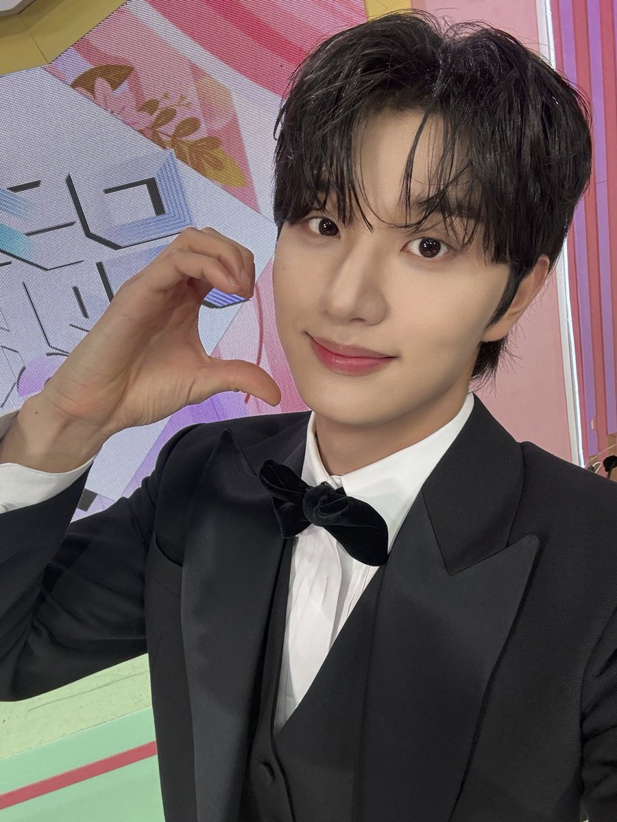 뮤직뱅크 (Music Bank)🏦 tweet media