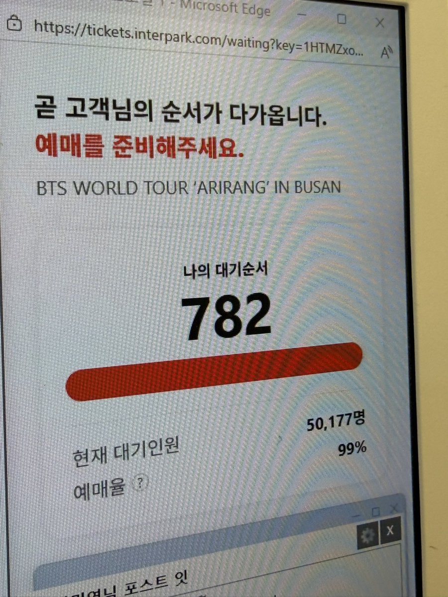 marvel0us_2's tweet photo. 들여보내줘요 거의 8시간째야 https://t.co/n924LrlQPC