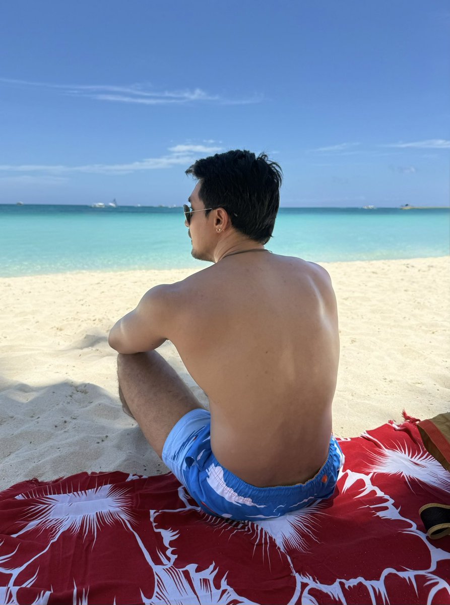 jaycee_domincel's tweet photo. Back where the sea feels like home #LaBoracay 🌊 🌴 https://t.co/L4iNPY6bxB