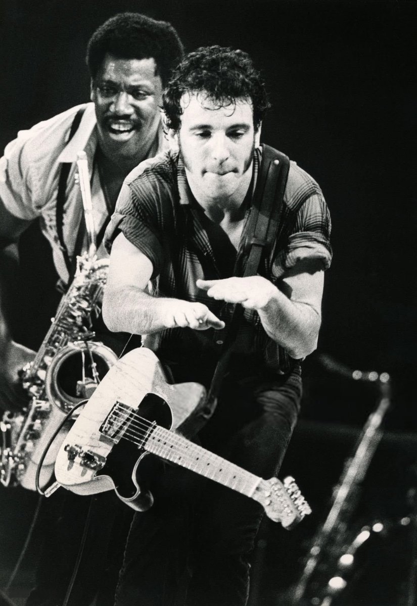 Emma48998116's tweet image. ⭐️⭐️❤️❤️⭐️⭐️
Have a fantastic Friday!! ☀️☀️☀️
#springsteen