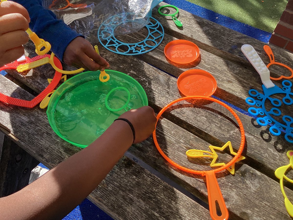 STP_School's tweet photo. Our wraparound had lots of fun in the sun ☀️with bubbles and creating wonderful patterns 😊 https://t.co/CfaIahxGRe
