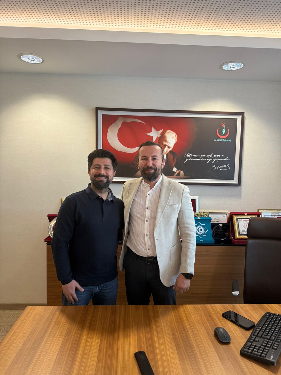 TFD1969's tweet photo. Sağlık Bakanlığı Eğitim ve Sertifikasyon Daire Başkanı Sn. Uzm. Dr. Erkan Sanmak, TFD YK Üyemiz ve Eğitim Komisyonu Başkan Yardımcımız Sn. Hasan Genç tarafından makamında ziyaret edilmiştir.

Gerçekleştirilen görüşmede; yeni GETAT yönetmeliği sonrasında osteopati ve kayropraktik alanlarındaki eğitim ve sertifikasyon süreçlerinin geleceğine ilişkin değerlendirmelerde bulunulmuştur.

Türkiye Fizyoterapistler Derneği olarak; mesleki kazanımlarımızın takipçisi olmaya ve ilgili süreçleri en üst düzeyde temsil etmeye kararlılıkla devam edeceğiz.

Türkiye Fizyoterapistler Derneği