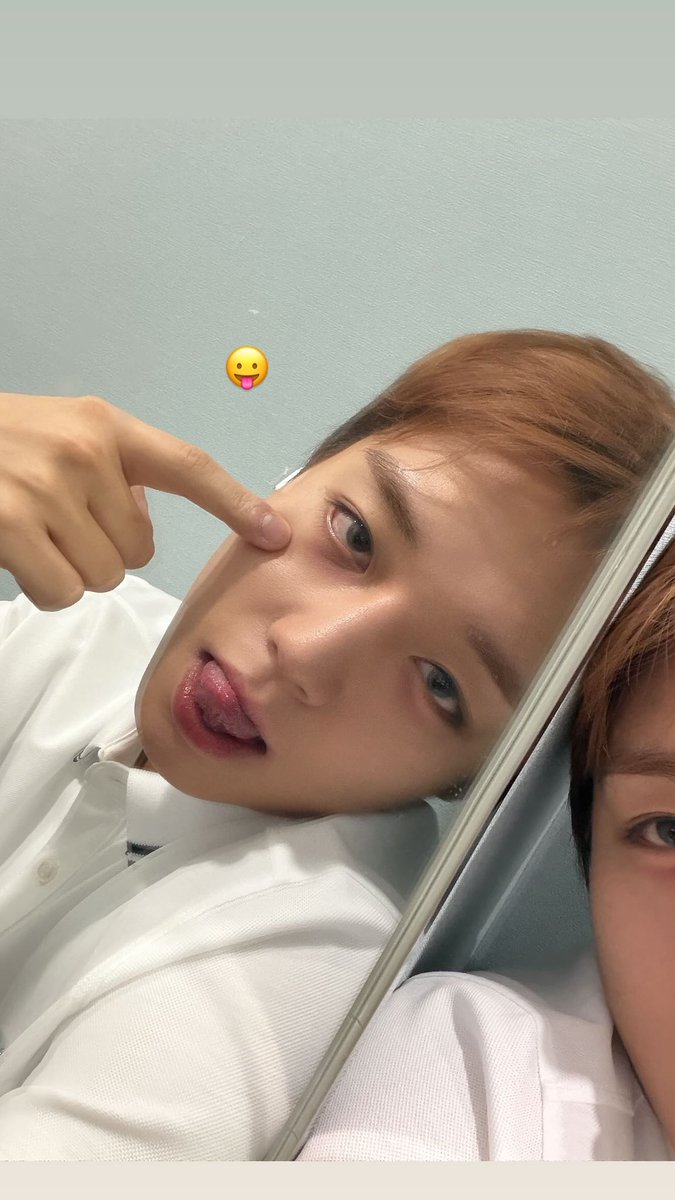 루••• tweet media