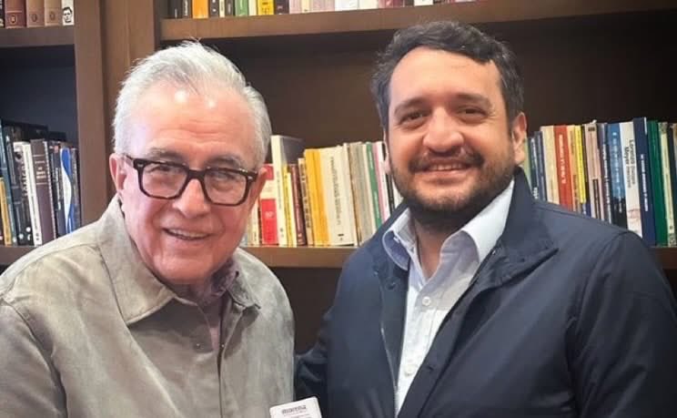 AlcanceNoticia's tweet photo. Como les venía diciendo #morena es un #narcopartido 

Era cuestión de tiempo 

Esto apenas empieza https://t.co/fqxyyUdBvY